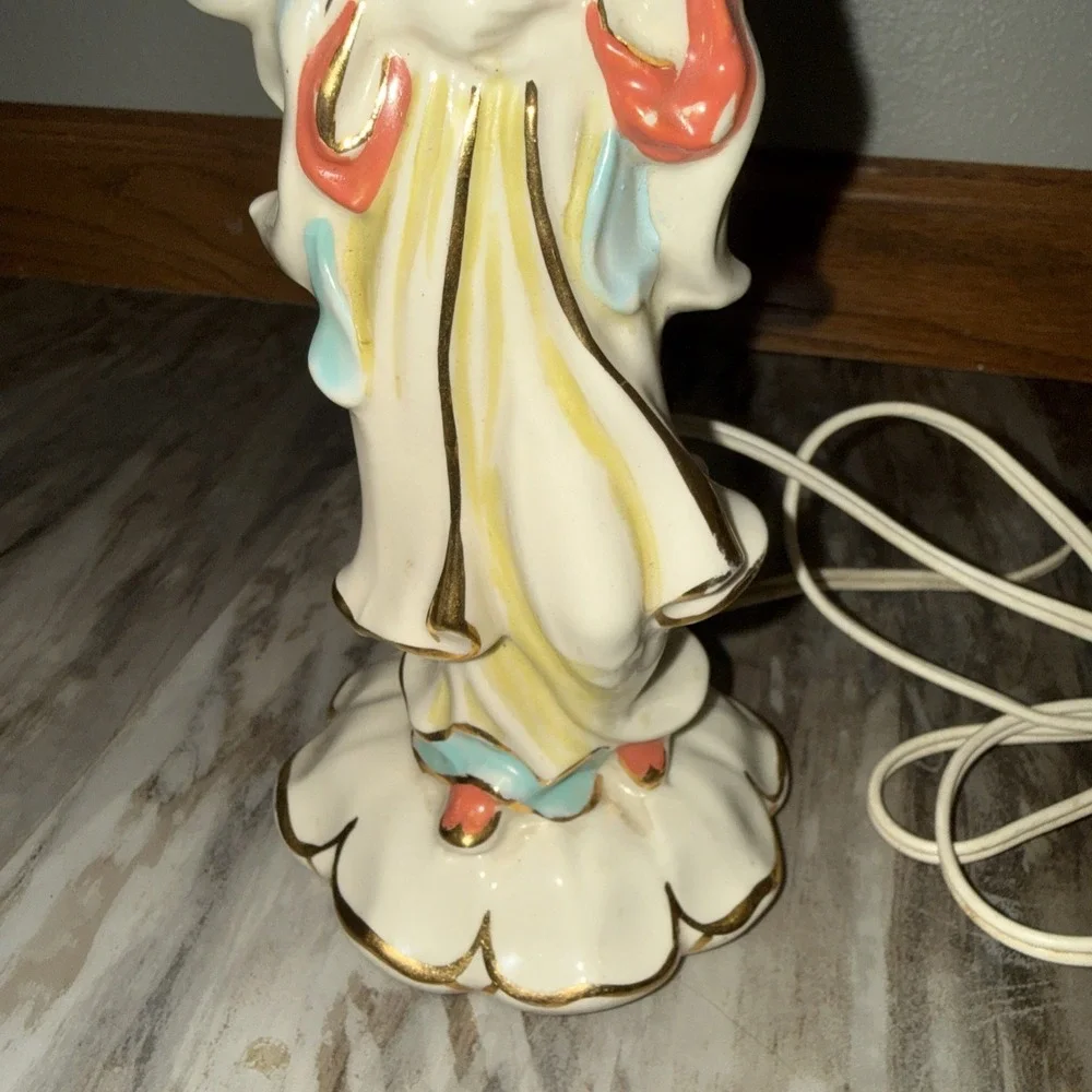 Vintage Pair Chinese Asian Porcelain Figural Table Lamp Set Lamps W Shades Work